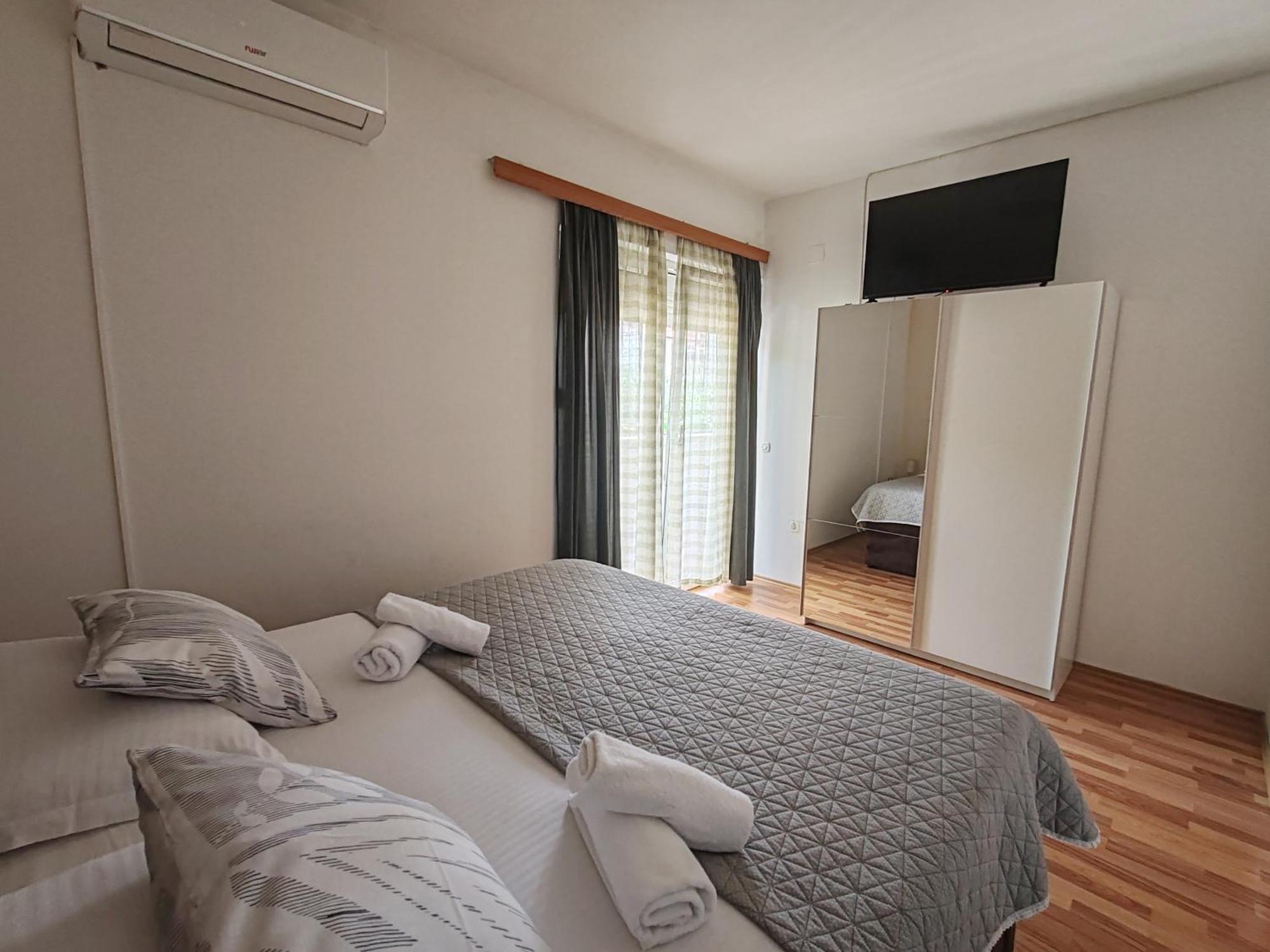 Apartments And Pansion M&R Turanj Ngoại thất bức ảnh