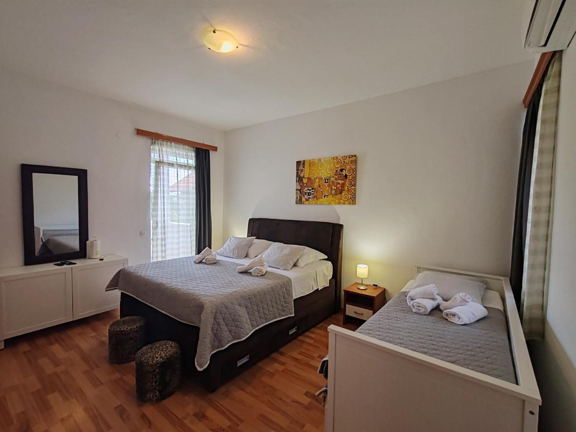 Apartments And Pansion M&R Turanj Ngoại thất bức ảnh