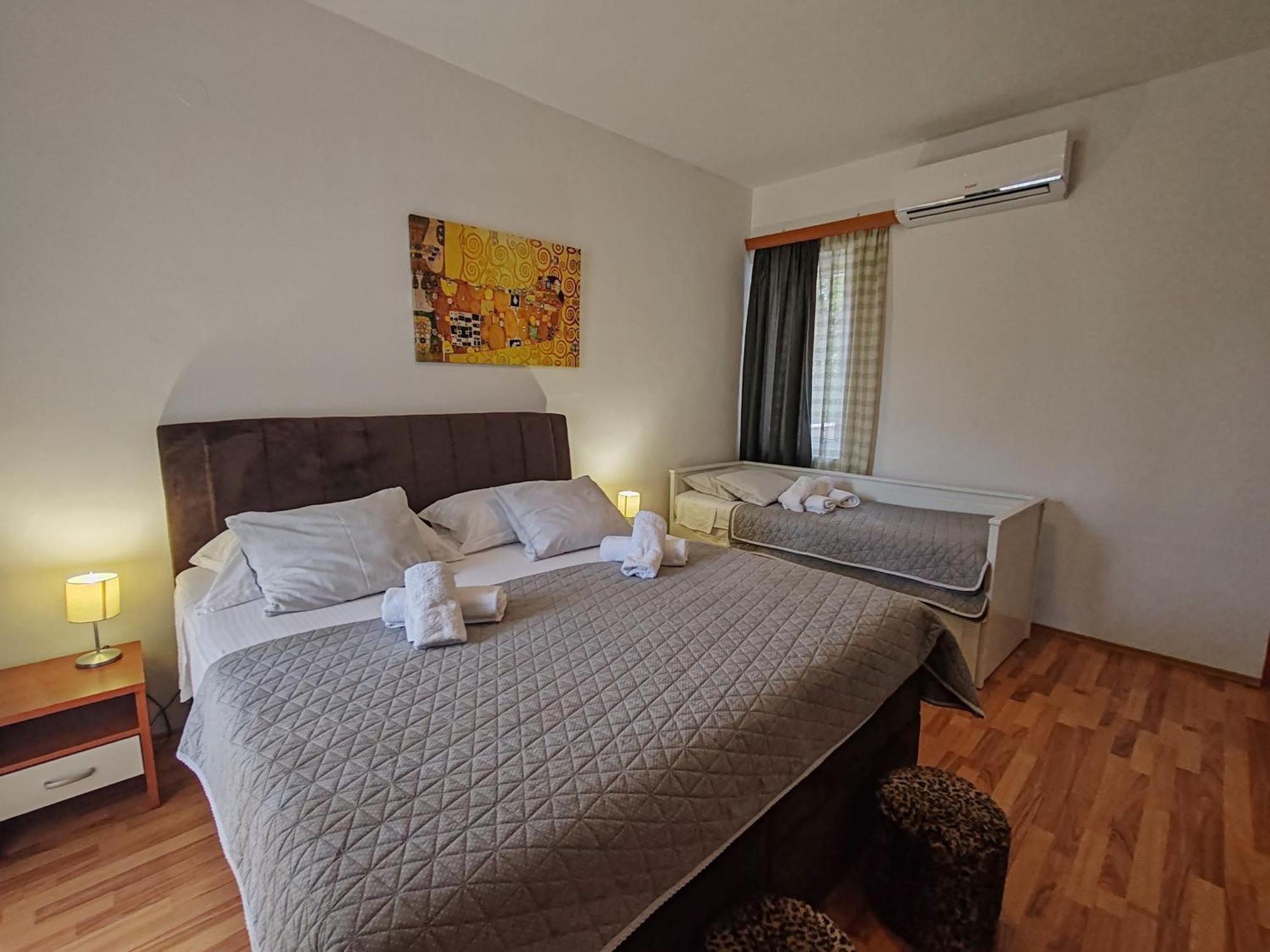 Apartments And Pansion M&R Turanj Ngoại thất bức ảnh